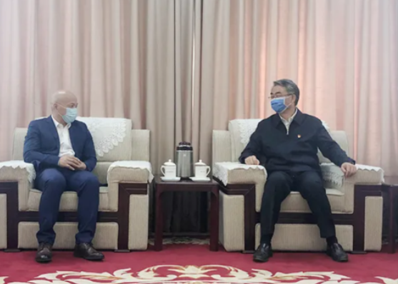 金沙集团3354cc系统总裁陈士刚与河南省委秘书长穆为民会晤